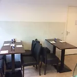 Guest House Amsterdam Hostel *