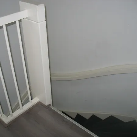 Guest House Amsterdam Хостел *