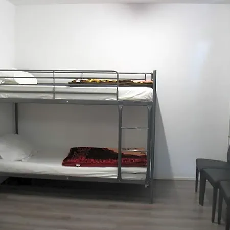 Guest House Amsterdam Hostel *