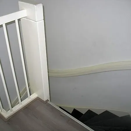 Guest House Amsterdam Hostel *