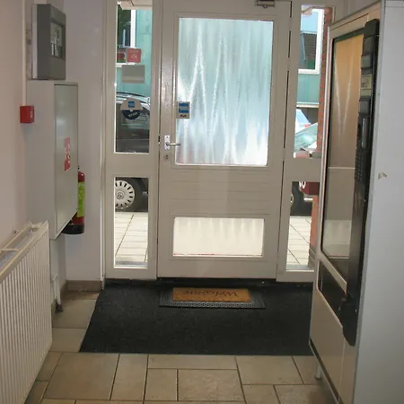 Guest House Amsterdam Hostel *