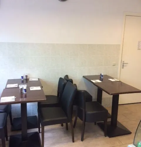 Guest House Amsterdam Hostel *